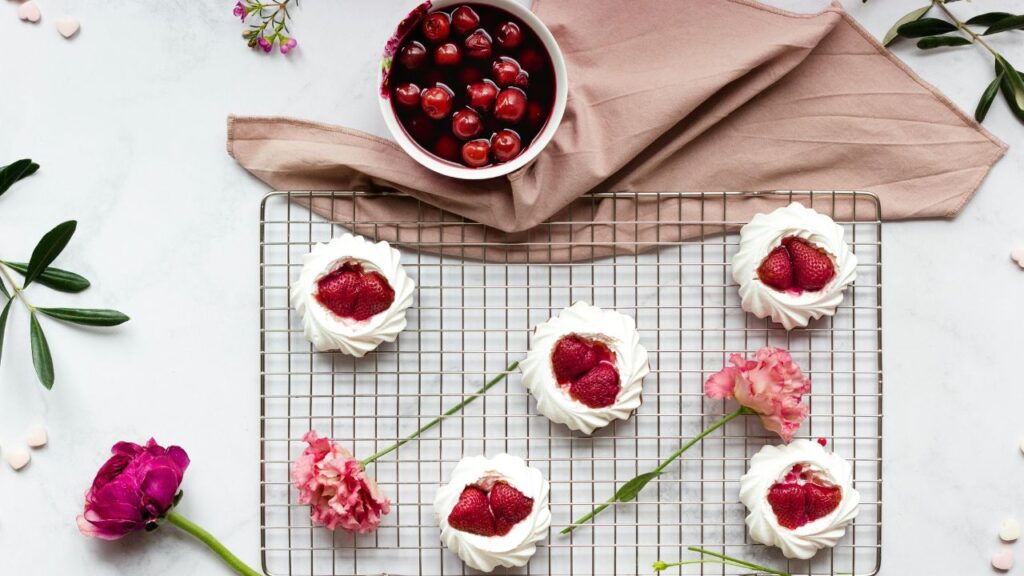 Mostachon vs. Pavlova A Quick Look