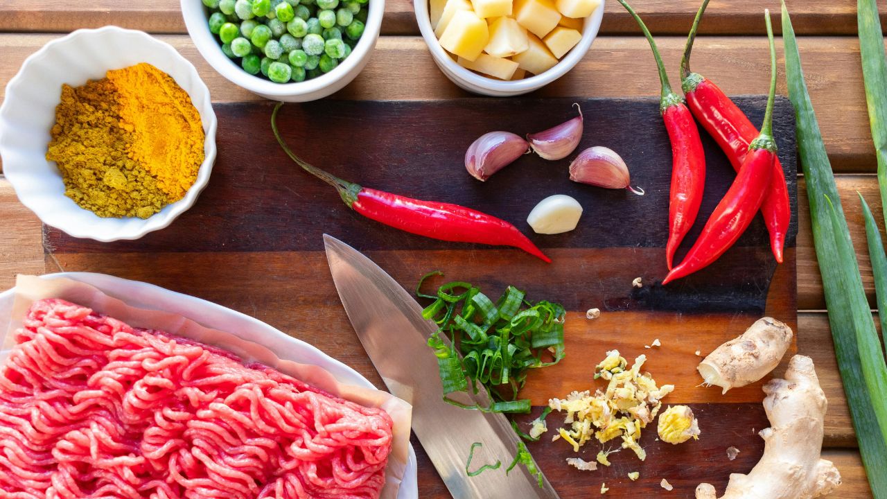 You are currently viewing Hot Pastrami Story Exploring the Romanian Roots of Spiced Beef